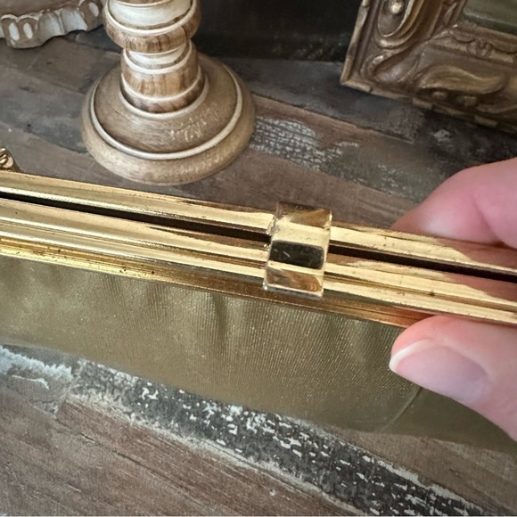 Vintage Harry Levine gold lamé purse - Picture 3 of 6